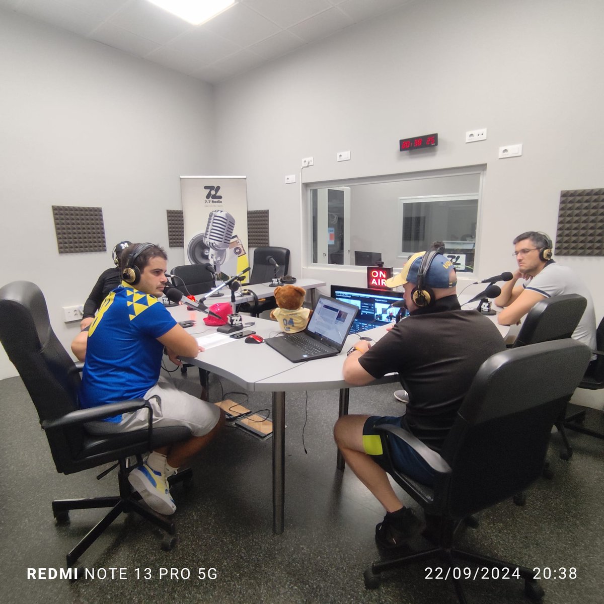 Esta noche, a las 20.30 h.c, programa de <a href="/AmarilloOnAir/">Amarillo es mi color</a>, en <a href="/7punto7Radio/">7.7 Radio</a>.

Tendremos a <a href="/Francis_Matas/">Francis Matas</a> y a  <a href="/rafaleonortega/">rafaleon</a>, de <a href="/SerDeportivosLP/">Ser Deportivos LP</a>.

Colaboradores: 
<a href="/yamilmuti/">Yamil Muti 🇮🇨🇵🇸</a> <a href="/MassiferMaximo/">Maximo padilla</a> <a href="/nmoreno87/">Nauzet Moreno</a>, <a href="/marriaga1974/">miguel angel arriaga</a> y <a href="/Juan_UDLP49/">RonCola 🔥🔥🔥</a>.

<a href="/iriaguzmang/">Iria Guzmán</a> y <a href="/RomanPerezGlez/">Román Pérez González</a>  al teléfono.