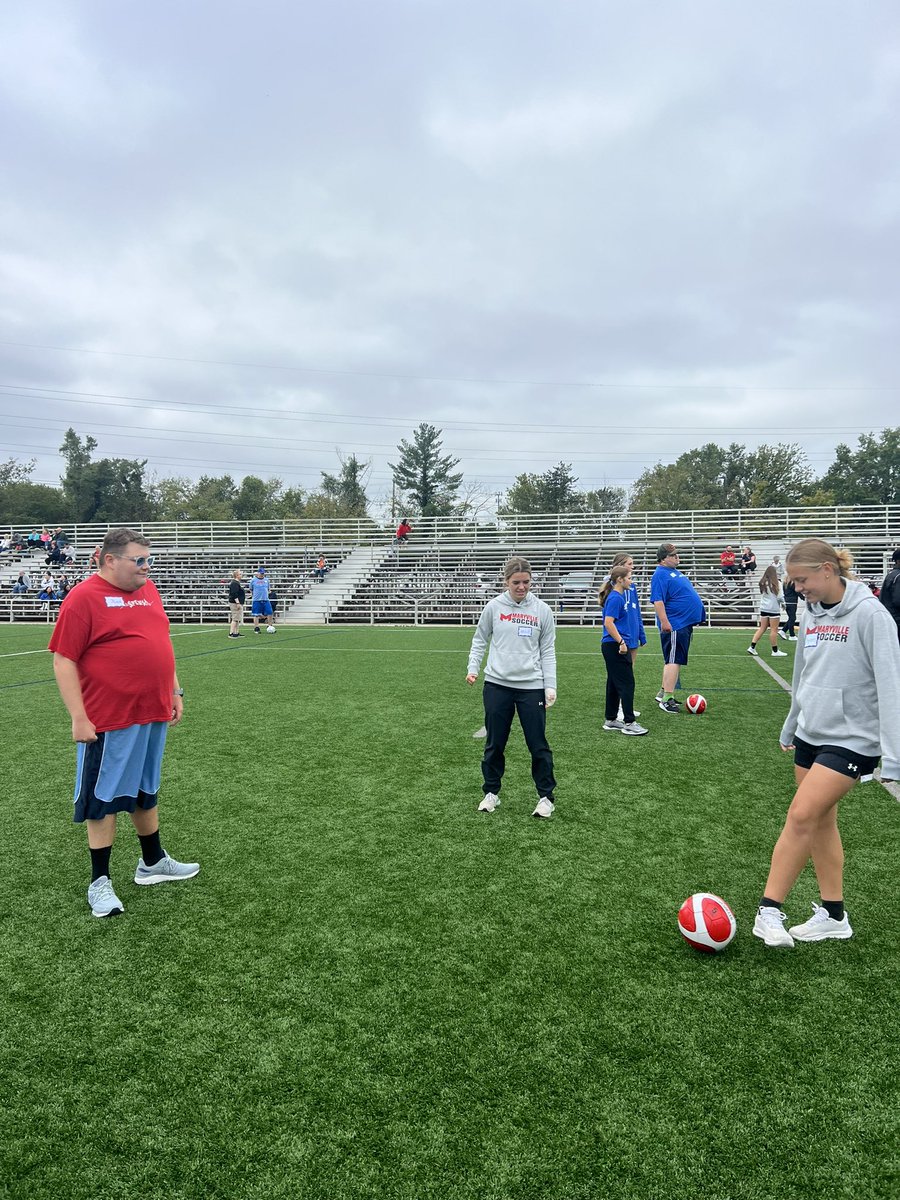 MUSaintsSoccer's tweet photo. MUW⚽️ spent yesterday’s beautiful morning with our friends from #SPENSA!! Always a great occasion hanging out, visiting old friends, making new friends, and enjoying the game with some of our favorite soccer players ❤️⚽️🥅!! https://t.co/TL3AvjLdtj