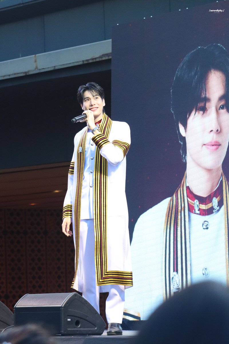 ตุวจริงพี่บัณฑิตจิ๋วกว่าในรูปอีก ☁️🎓✨

#PhuwinGraduationDay
#phuwintang <a href="/phuwintang/">phuwintang</a>