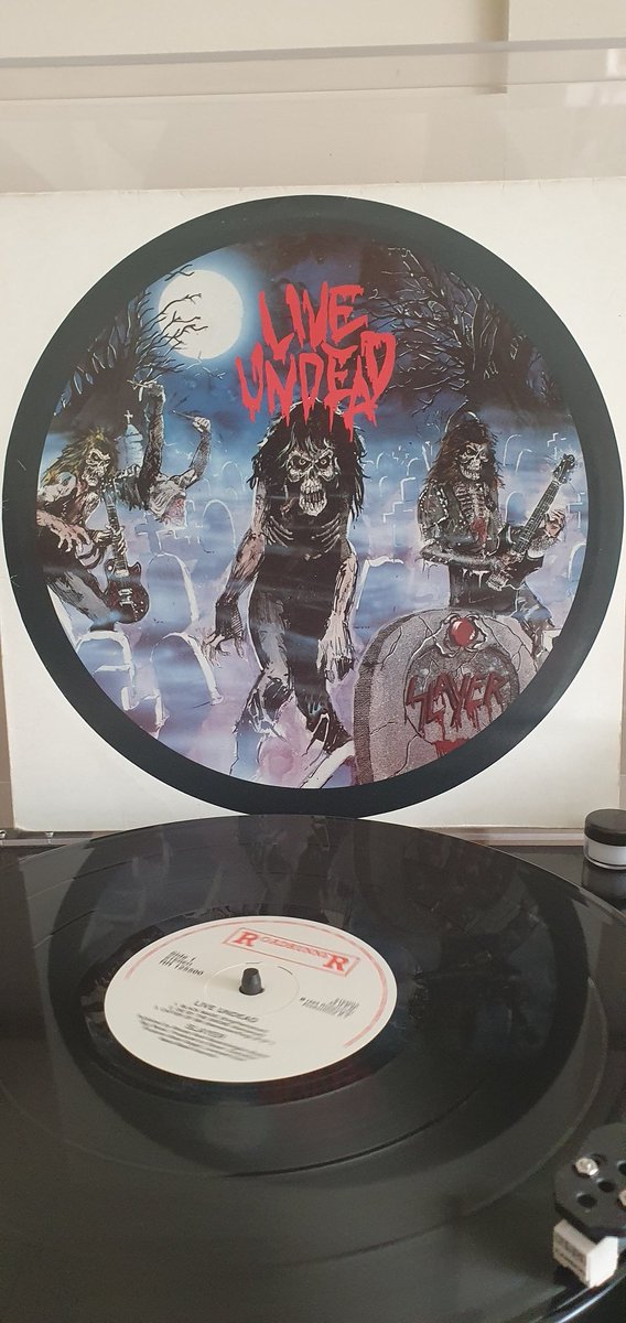 bigeuzi's tweet photo. #nowspinning #Slayer #thrashmetal #SlayerSinday #LiveUndead #vinylcollection https://t.co/0P49qHnj0h