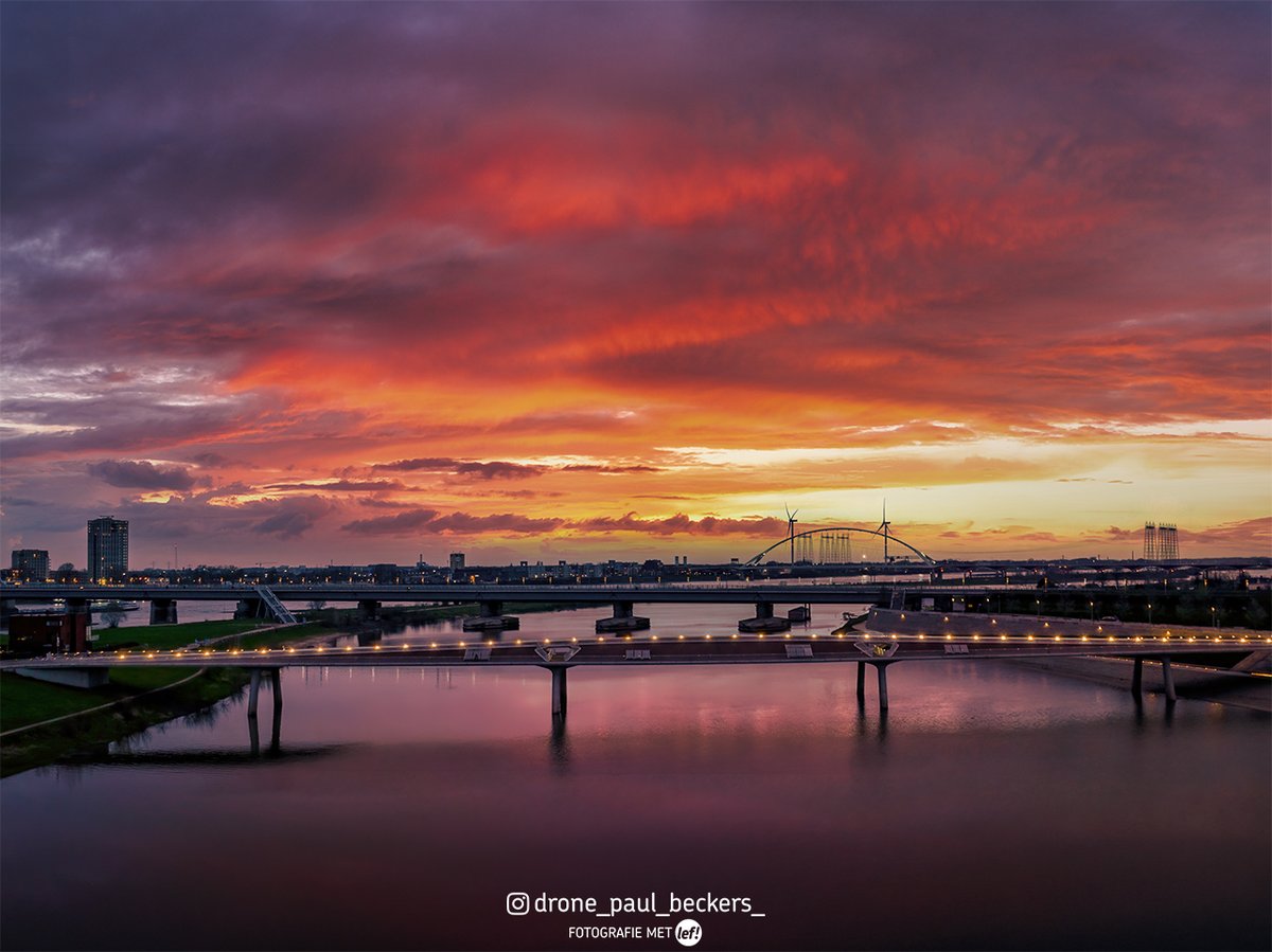 KWESTIEVANLEF_'s tweet image. De natuur laat in een paar minuten zijn kleuren veranderen en blijft telkens weer verrassen met de wisseling van het weer.
📌 Locatie: De Nevengeul
📍   Plaats: Nijmegen
✅ Dronefotografie | Film: Paul Beckers
📂 Fotonummer: 1502 #nijmegen