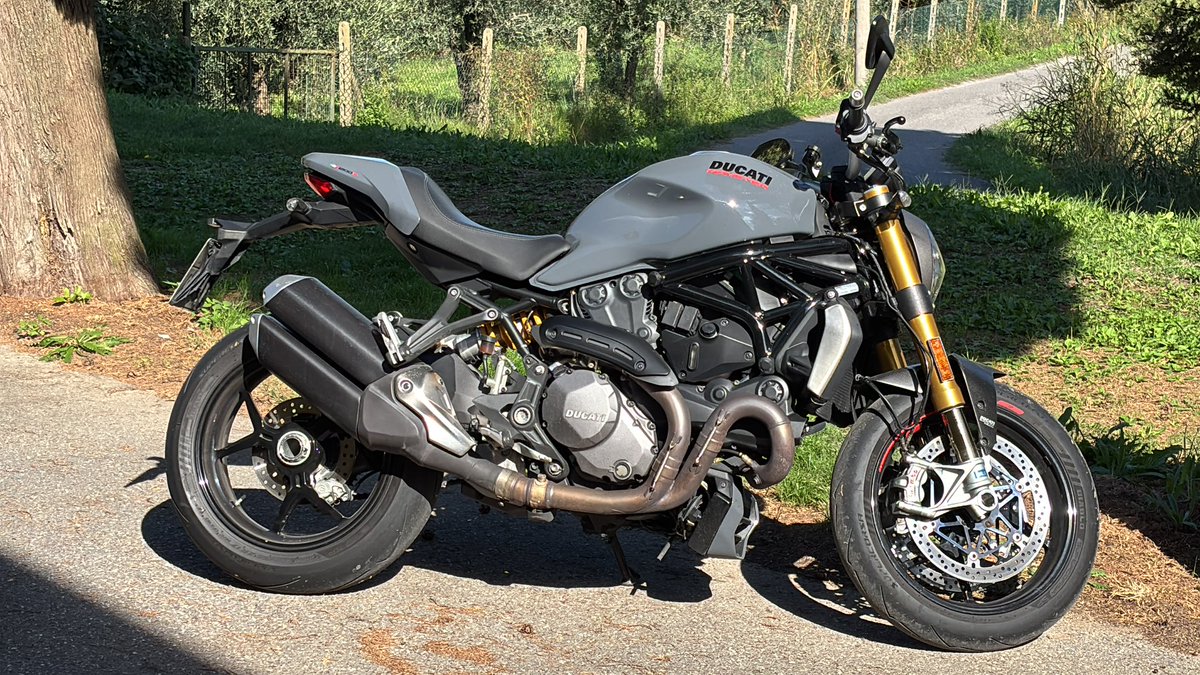 BrandonBecket's tweet photo. Io e la mia Maggie
#sessytà #Ducati #Monster1200S #Volterra #Mazzolla #relax

 @silvyiaaa @MareMonreve @Loredan84742071 @Fedescaccia @Sbiru29Fabio @fosforilazione @DonFabrizioC @MacKirk @campochiarenti https://t.co/4mCcY8VYvw