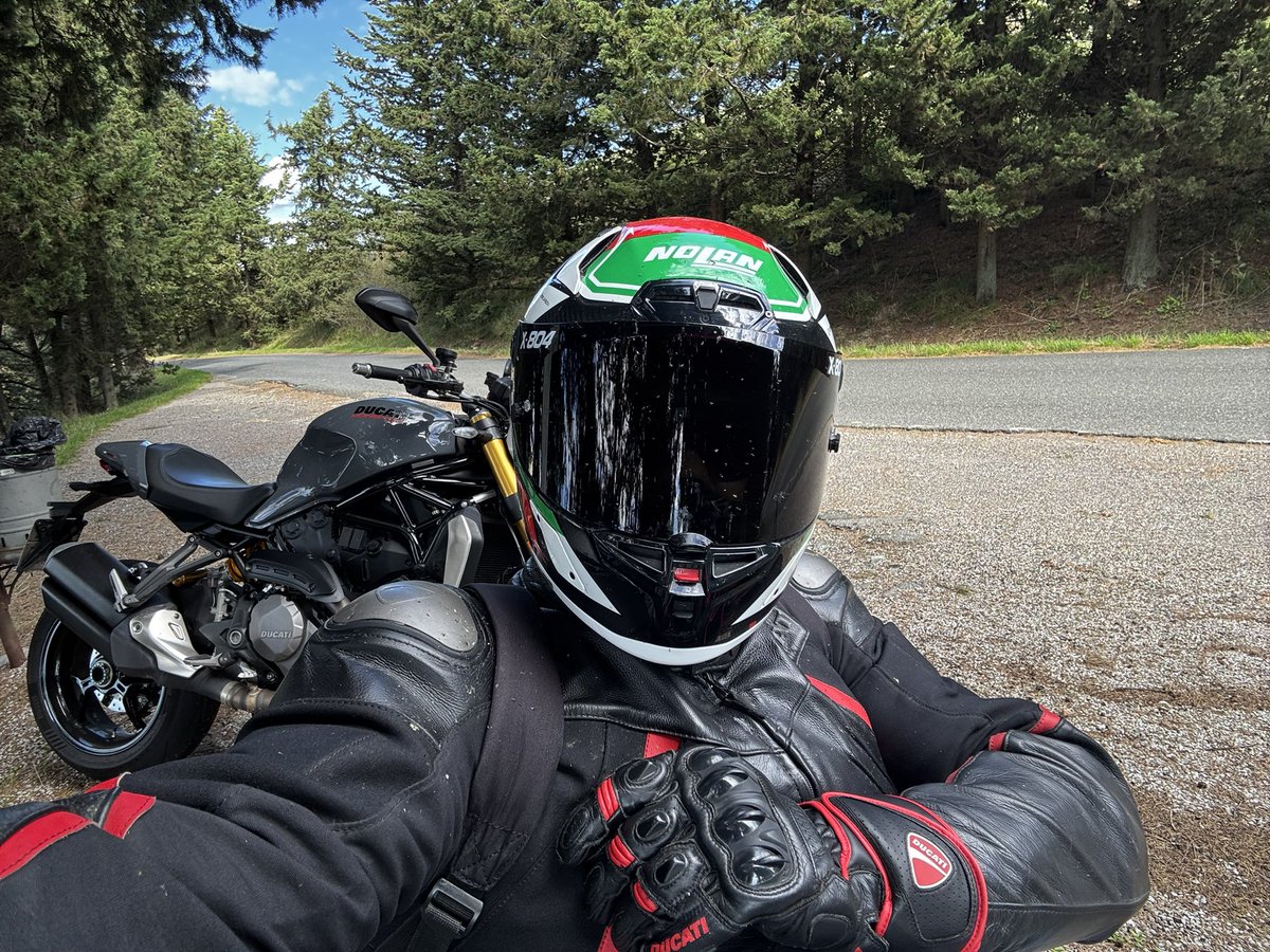BrandonBecket's tweet photo. Io e la mia Maggie
#sessytà #Ducati #Monster1200S #Volterra #Mazzolla #relax

 @silvyiaaa @MareMonreve @Loredan84742071 @Fedescaccia @Sbiru29Fabio @fosforilazione @DonFabrizioC @MacKirk @campochiarenti https://t.co/4mCcY8VYvw