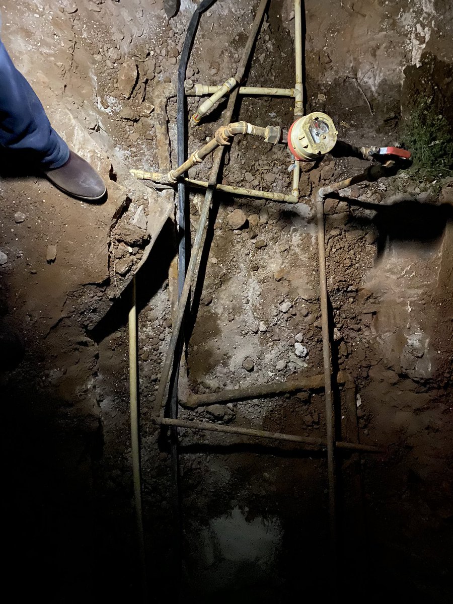 Mafipe's tweet photo. When people say they want to get into property, they need to keep this in mind.
Burst pipe, emergency repairs, drop what you’re doing and fix it.
#itiswork https://t.co/PxcoeaeylR