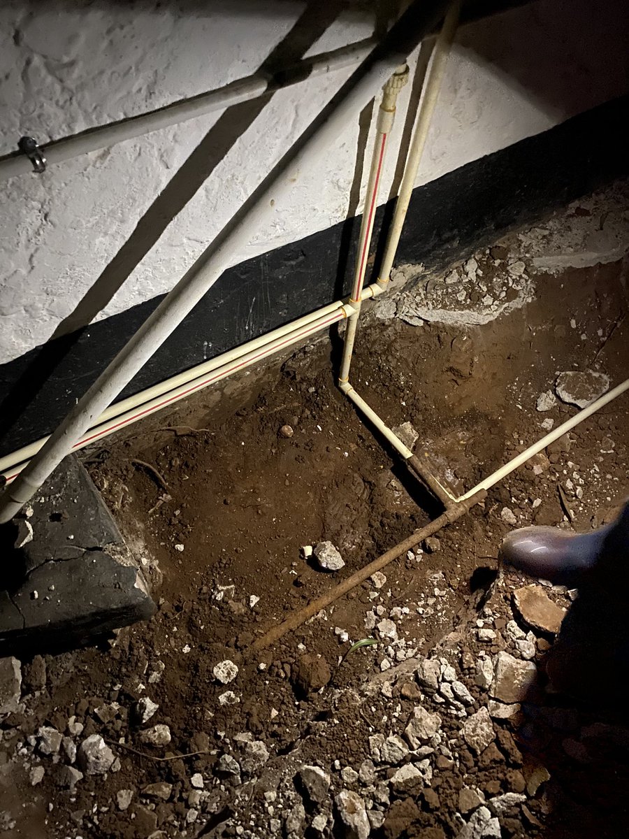 Mafipe's tweet photo. When people say they want to get into property, they need to keep this in mind.
Burst pipe, emergency repairs, drop what you’re doing and fix it.
#itiswork https://t.co/PxcoeaeylR