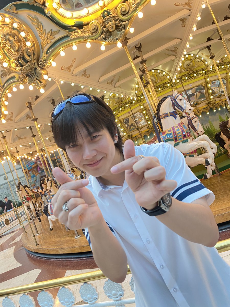 Build_FamilyFC's tweet photo. ส่งกำลังใจให้นะค้าบ ปิ้วๆ💕💕 วันนี้เต็มที่กับไลฟ์นะค้าบ ไหนใครรอกันแล้วบ้างค้าบบ ใครไปเที่ยวหยุดเที่ยวละมาดูคนหล่อก่อนน😸

BEAUTIFUL FRAGRANCE WITH BUILD
#DeerSecretxJJCheng https://t.co/5e7iF4vdwX