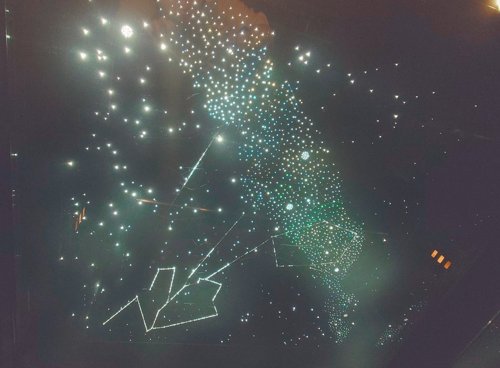 travelplanetary's tweet image. 最後にエレベーターの天井もおさめておきました。ピンホールプラネタリウムみたいな天井、オフィスとかいろんなエレベーターがこれで良いと思う。癒やされるよね。
#葛飾区郷土と天文の博物館