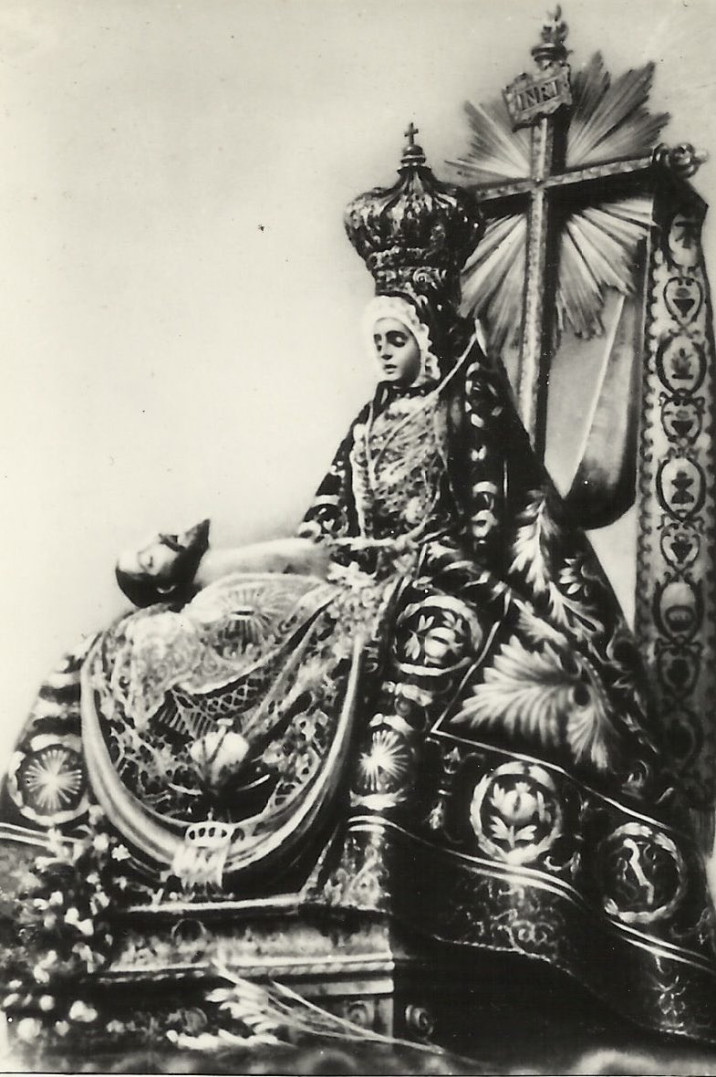 Existe un tipo de granadino, el que se sabe el himno de la Virgen.

El resto no lo son…

Feliz día de la Virgen.