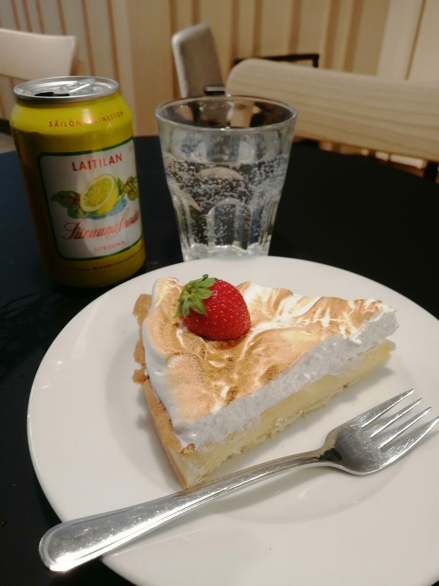 Hyvä <a href="/vihreat/">Vihreät - De Gröna</a> #puoluekokous takana, palkitsen itseäni pienellä herkulla #isovihreämies #potilaskuljettaja #sotesoturi #vihreät