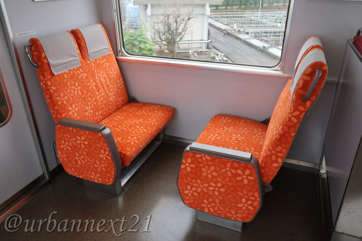 近鉄5200系5202F(VX02)の座席。 2024年の入場時に座席モケットの交換が