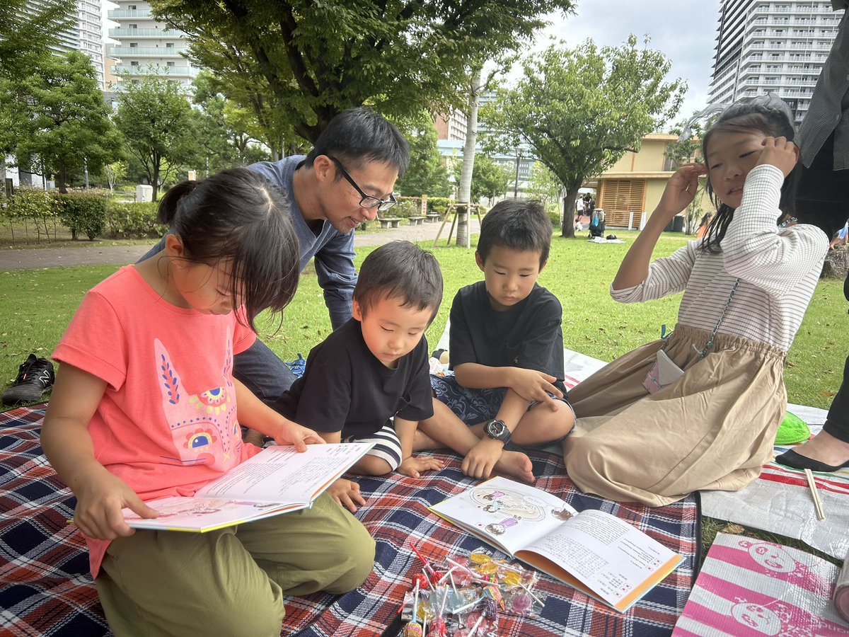 IdealLifeSeeker's tweet image. The moment when kids are all in the same direction, 子どもたちが一緒になる瞬間

#PowerOfSmile
#InfinitePotential

あなたの名前は？わたしの名前は…〜自分さがしの旅

What is your name? My name is … - A journey of finding yourself 

amazon.co.jp/dp/4824400139?…