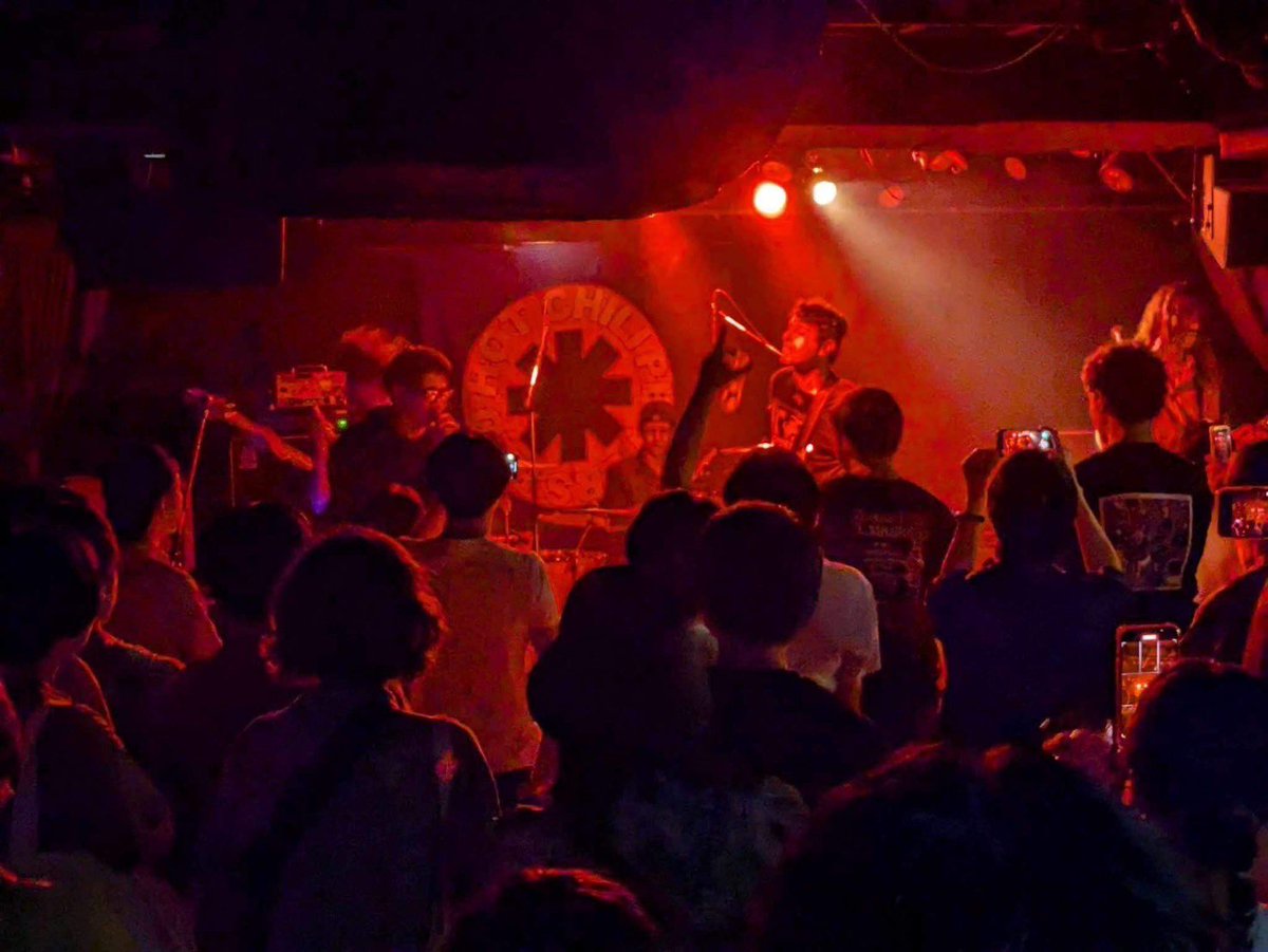JapChili's tweet photo. 渋谷クラブロッソ
The Greatest Rocks
Back to 90’s

レッチリ！レディオヘッド！オアシス！
最高の90年代洋楽イベントでした🔥🔥
満員御礼😎 https://t.co/Uk9n4WCBLL