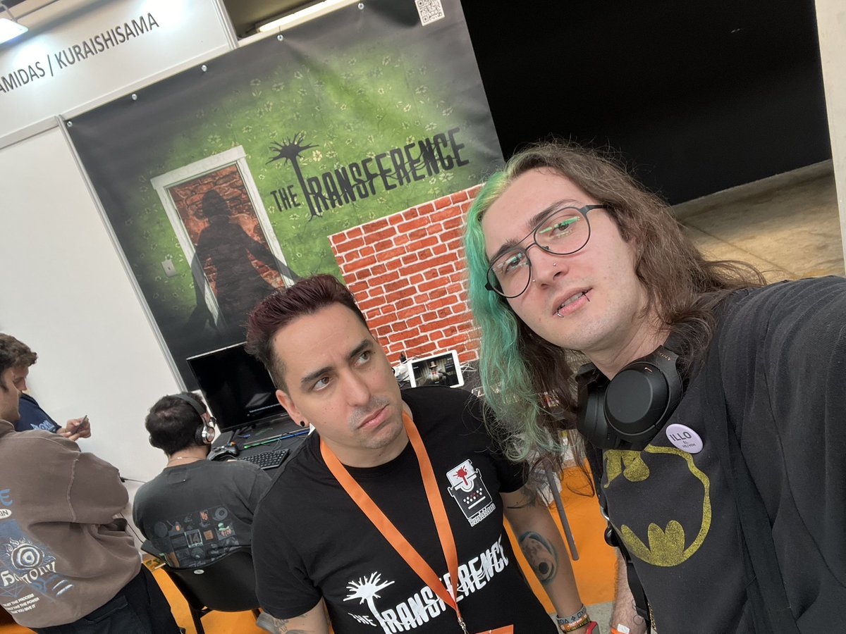 WoolfDev's tweet image. Me he encontrado con el doble, le he hecho un sukusuku  #TheTransference #IndieDevDay