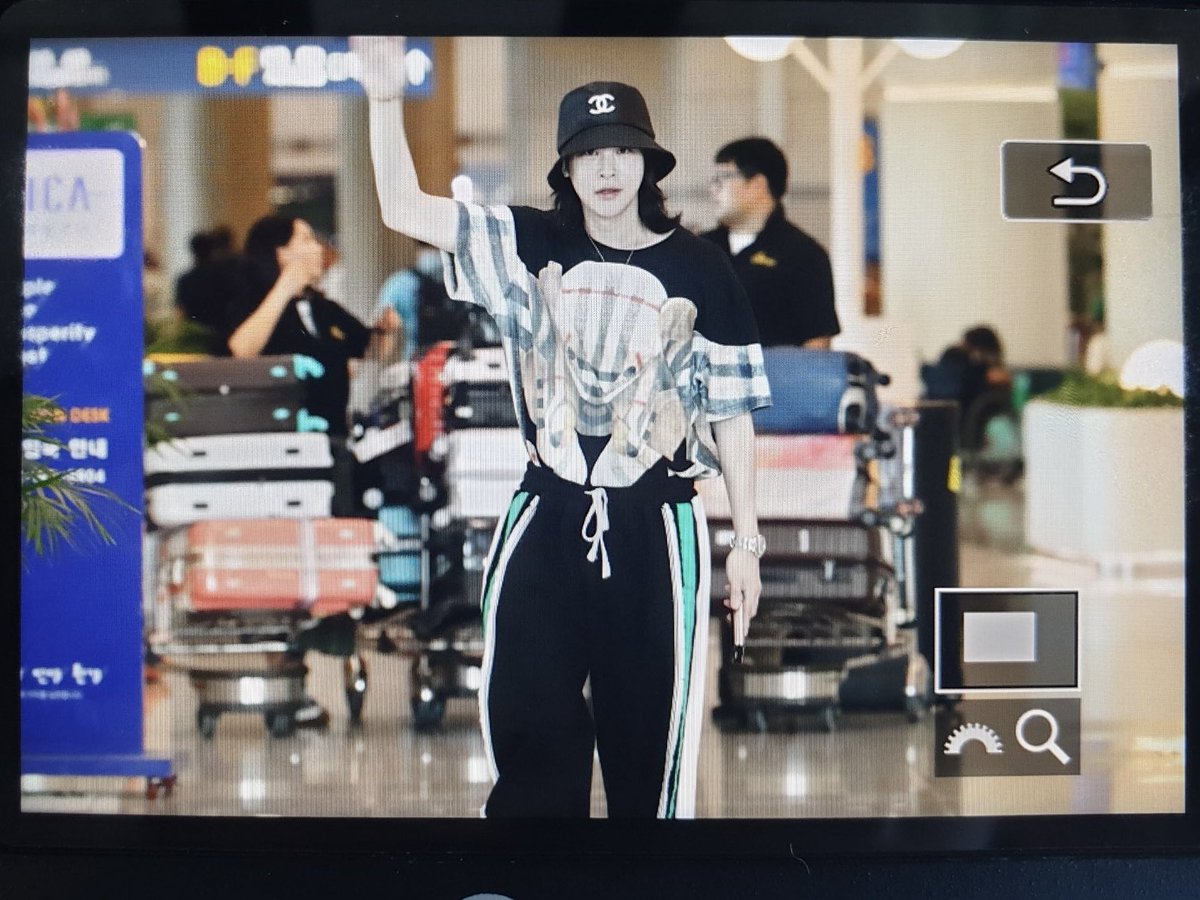 BeamingHaven's tweet photo. 240929 인천공항 프리뷰 🩷🩷🩷
@LUsyndrome 

#포커즈 #이유 https://t.co/NfvqpqHsfV