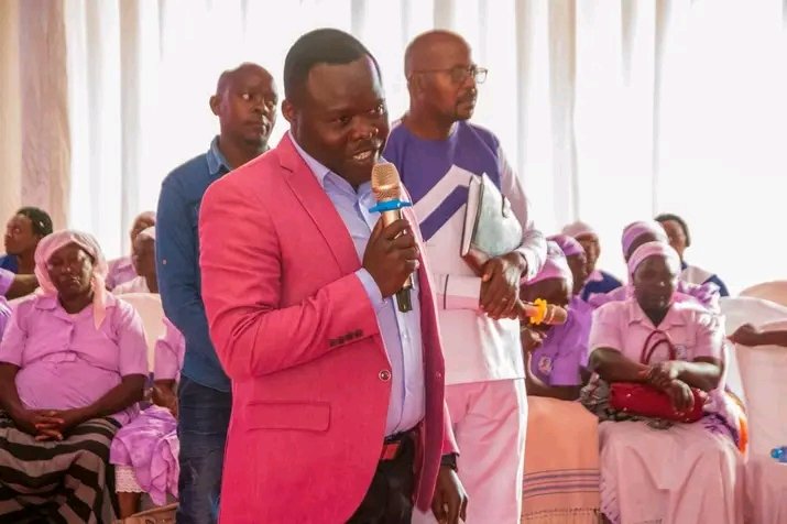 BetterCbo42417's tweet photo. It's good to be in the house of the Lord. Let's go to Church, @oketchgicheru wishes you all blessed Sunday https://t.co/ZtYr7VWEkL