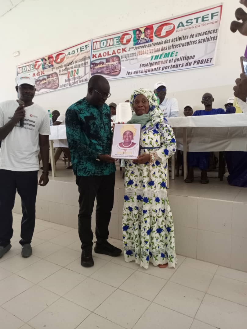 docteurpenda's tweet photo. Mille mercis au #MONEP !
Au Dr Ndéné MBODJ directeur du #COUD avec qui j'ai battu campagne dans le Saloum village après village avec notre fameux slogan gagnant : Diomaye moye Sonko ✅ contente de vous avoir revu ! https://t.co/q4El97J6BG