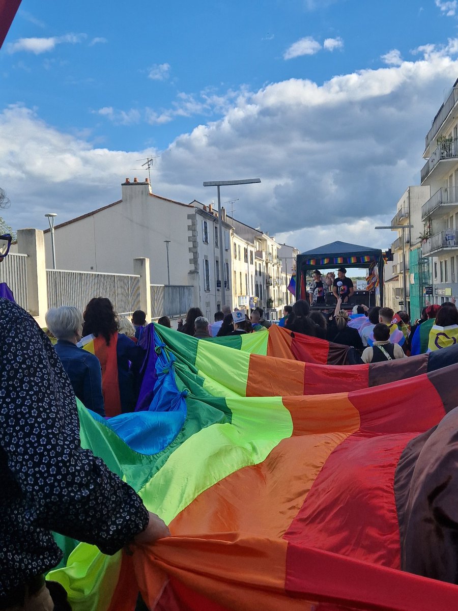 Notre groupe était présent cet après-midi à la 3ème "marche des fiertés"  à la Roche-sur-Yon.
Nous saluons les associations qui, au quotidien, défendent l'égalité des droits et luttent contre des discriminations encore trop nombreuses. Nous les assurons de notre soutien.
