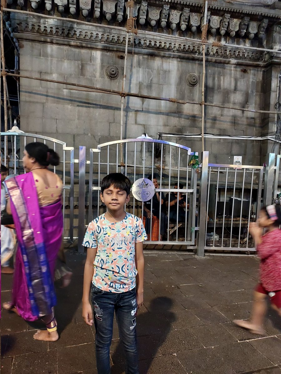 pradeeplodhiR's tweet photo. Visited the revered Tulja Bhavani Temple in Tuljapur!

Felt blessed and serene in the presence of Goddess Tulja Bhavani, the patron deity of Maharashtra. The temple's stunning architecture and vibrant atmosphere left me spellbound.

#TuljaBhavaniTemple #Tuljapur https://t.co/u6oE43TU7E