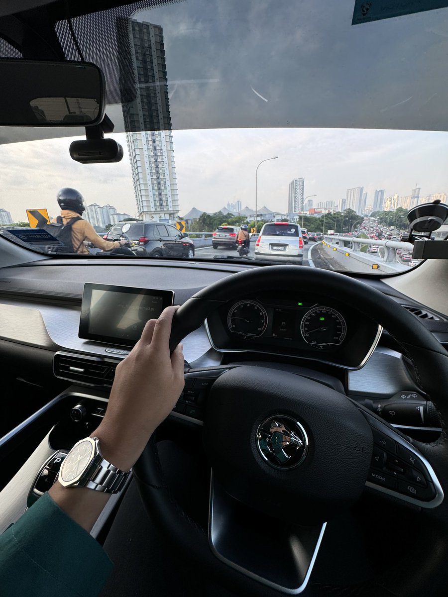 rinmansor's tweet photo. Kos bela Proton X50

Monthly installment : RM800
Insurance + Roadtax : RM1.2k
Servis : RM400-800
Petrol : RM200/month
T&amp;G : RM100/month https://t.co/nJMCWaiTYp
