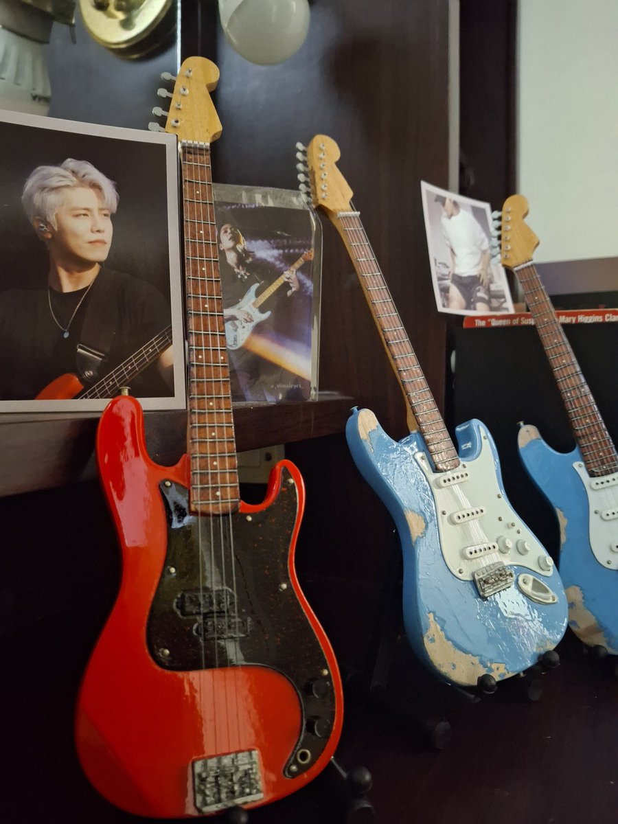 Babies are home! These are so beautiful replicas🎸
Jeff's bass and Sammy's guitar
Thank you so much for your efforts
 <a href="/akuwRin/">Lyd ×͜ᘁ</a> <a href="/skyof_roses1/">AeyJhaey</a>