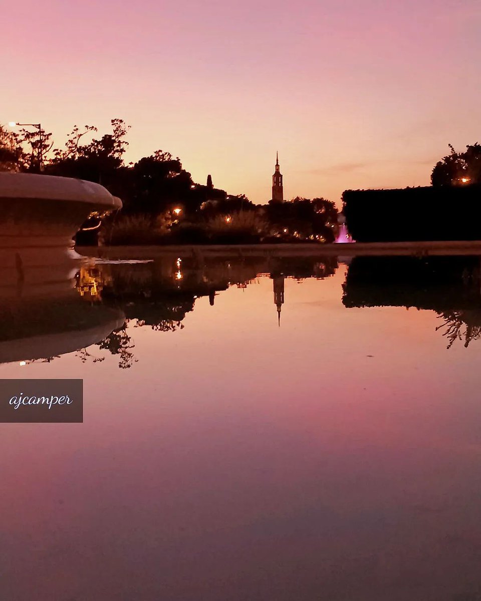 Le coucher de soleil à #Saragosse peint le ciel avec des couleurs qu'aucun rêve ne pourrait égaler 😍.

📌 Capturez sa magie et partagez vos plus belles photos avec nous en utilisant #VisitSaragosse

📸 IG ajcamper18