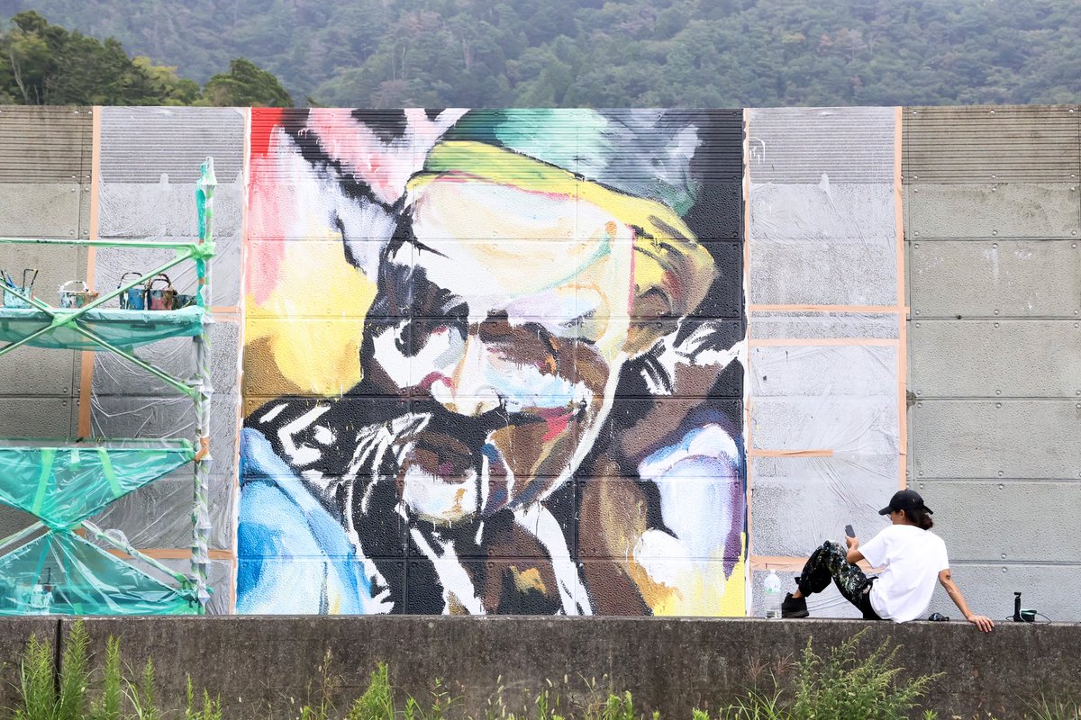 今の日本に違和感覚えてる全ての人へ。震災で津波が襲って壊滅した雄勝町という東北の片隅で、高さ10mの防潮堤に囲まれ海が見えなくなった町で、熱い住民&amp;アーティスト&amp;クリエイターが結集して100年後の世界遺産を作るという映画みたいな熱い事が起きてます。是非支援を。
readyfor.jp/projects/seawa…