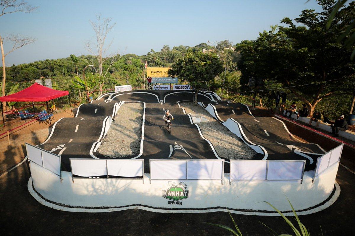 "Saya optimis kawasan Kanhay Bike akan berkembang menjadi salah satu destinasi wisata olahraga yang penting di Bandung Timur," -Pak Dharmawan

#PumpTrackRaceWaliKotaCup #KotaBandungMajuBerkelanjutan