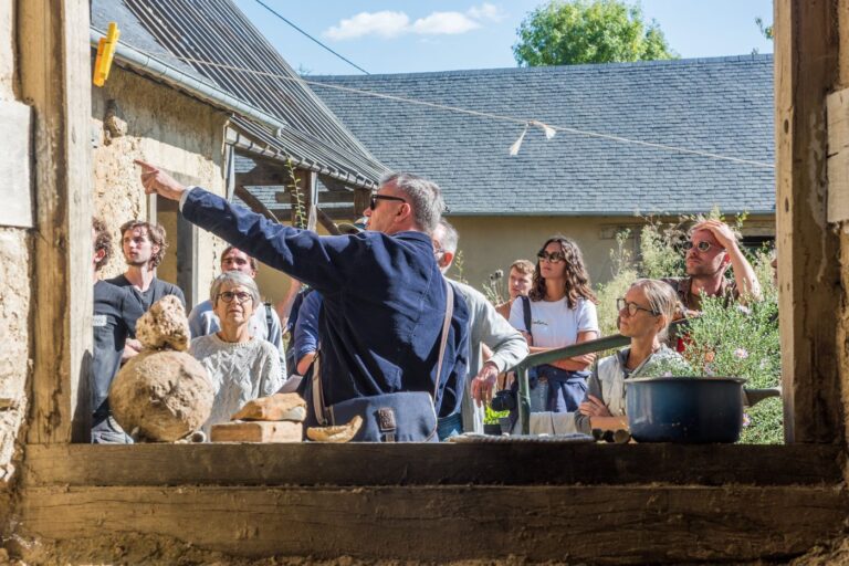 🏛 Les Journées du Patrimoine se prolongent en #Bretagne !

Parce qu’un week-end c’est trop peu pour parler #patrimoine, on continue jusqu'au 20/10 avec des conférences, débats, visites, ateliers proposés sur tout le territoire.

👉 Le programme complet : bit.ly/47JnSiY