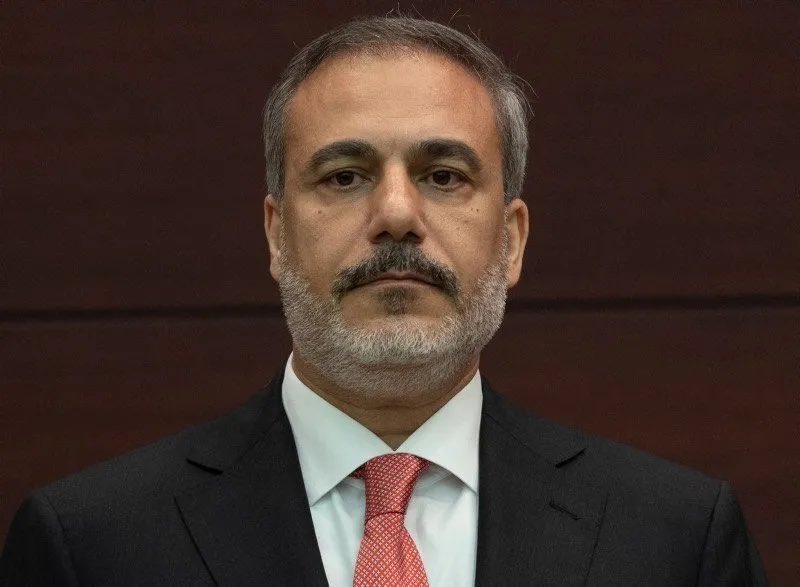 ajans_muhbir's tweet photo. 💥 İki Bakanlık para yüzünden mahkemelik oldu!

Milli Eğitim Bakanlığı, lise öğrencilerinin Hollanda stajı projesi için Dışişleri Bakanlığı’ndan 52 bin avro aldı.

Hollanda ‘Projeden haberimiz yok’ deyince kriz çıktı, proje iptal edildi. 

Dışişleri, parayı geri vermeyen MEB ile mahkemelik oldu.” (Birgün - İsmail Arı)