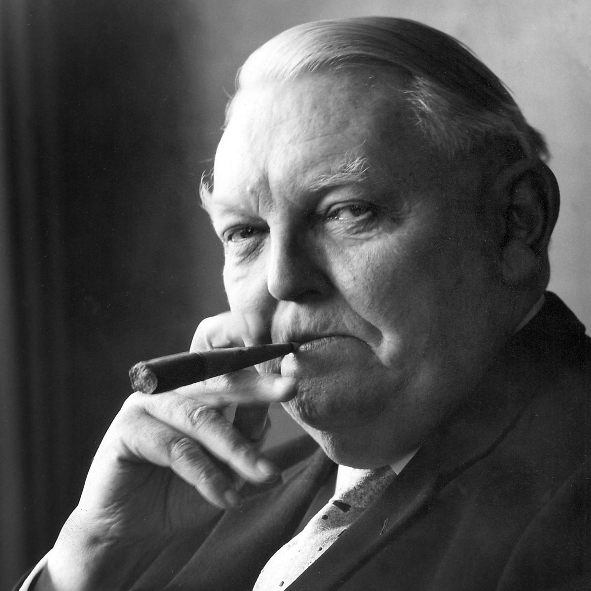 „Ich hoffe, Sie missverstehen mich nicht, wenn ich von der sozialen Marktwirtschaft spreche. Ich meine, dass der Markt an sich sozial ist, nicht dass er sozial gemacht werden muss. Je freier die Wirtschaft, umso sozialer ist sie auch.“

Ludwig Erhard