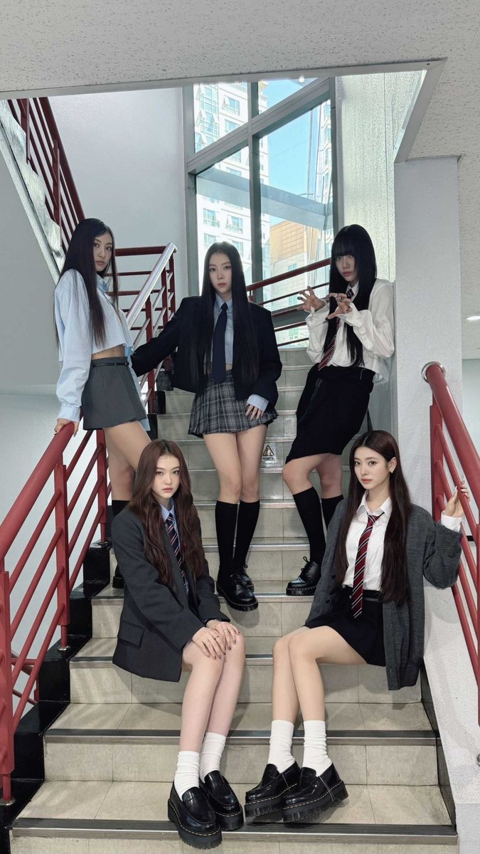 [📸] 240929 #MENOVV

SBS 인기가요 🏫🎓👧

#MEOVV #미야오 #MEOW
#THEBLACKLABEL #더블랙레이블