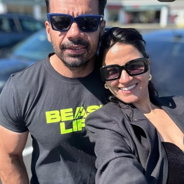 1Nicky00's tweet photo. यूट्यूबर गौरव #flyingbeast है ने अपनी पत्नी को धोखा दिया और अब अबू धाबी में छुट्टियां मना रहा है, जबकि पत्नी डिप्रेशन में है और प्रेमानंद जी महाराज से मदद मांग रही है।

मैं आज फिर कहूंगा Love marriage से Arrange marriage ज्यादा टिकाऊ है! 
#RituRathee #Flyingbeast #Flyingbeast https://t.co/OQzaML2M8O