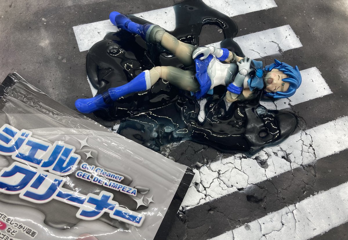gentarohX's tweet photo. あーあ
ジェルクリーナーの封を閉め忘れていたせいでセーラーマーキュリーがネチョネチョになっちゃったよ😞
これだから100均製はなぁ…

#ヒロピン
#スケベブンドド https://t.co/qxiqEwpIhS