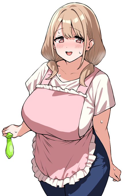 なにかをしぼってきたエプロンママ 