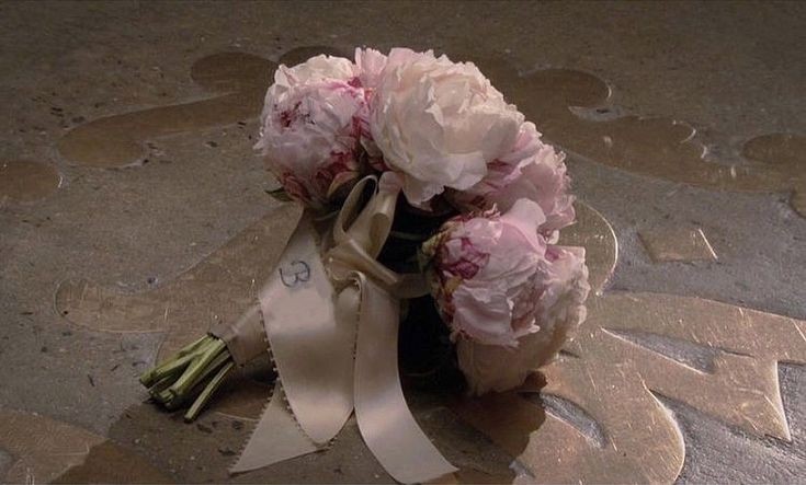 fridataime's tweet photo. Blair's love for peonies https://t.co/MNT7hsFlnY