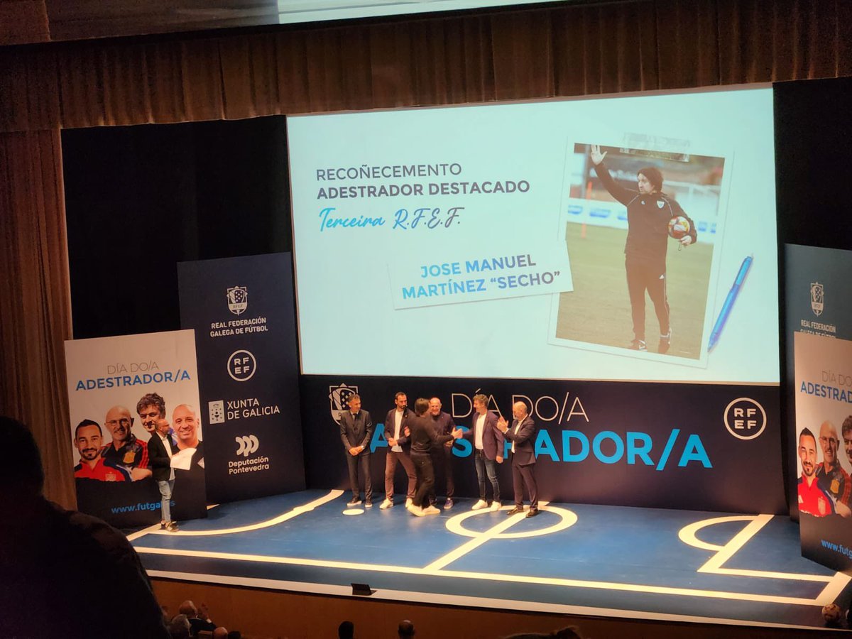 Moi agradecido polo recoñecemento como adestrador, que comparto con todos os que traballamos no <a href="/BerganFC/">Bergantiños FC</a> durante a pasada tempada. Grazas a <a href="/futgal/">RFGF</a> por esta distinción
