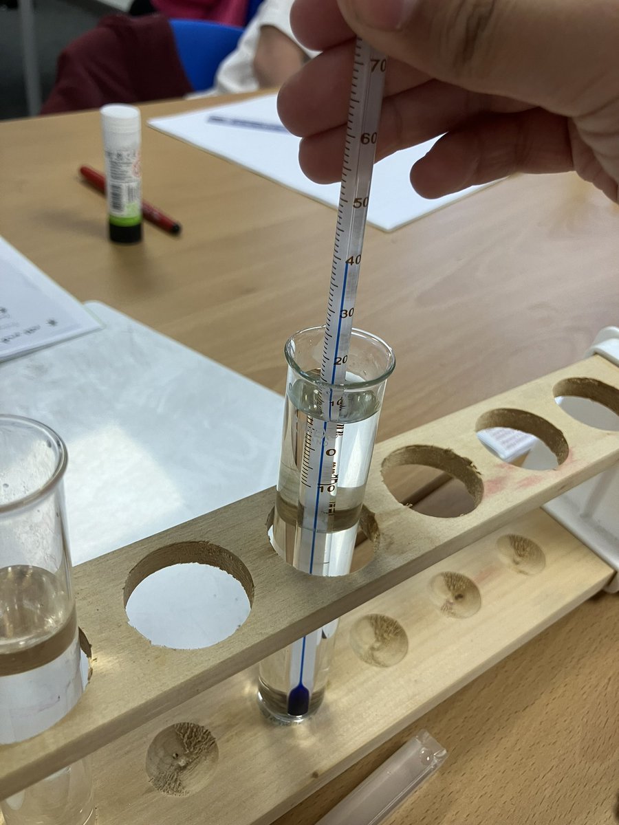 MelthamMoor's tweet photo. Our @MMY4 scientists have been investigating temperature this week - reading scales and learning about the importance of accurate measurements #MMScience #Loveoflearning https://t.co/1NAwFitLuN