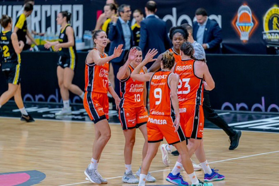 anaislopez23's tweet photo. ¿QUIÉN GANA HOY?

RT 🔄 ZARAGOZA 
LIKE 🧡 VALENCIA

⏰ 17:00h | 📺 TDP https://t.co/A5LT7YO6ip
