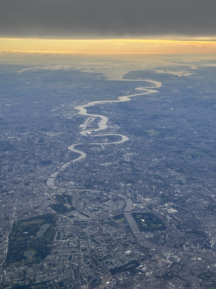 Mornin’. Sunday morning sunrise over the Thames.