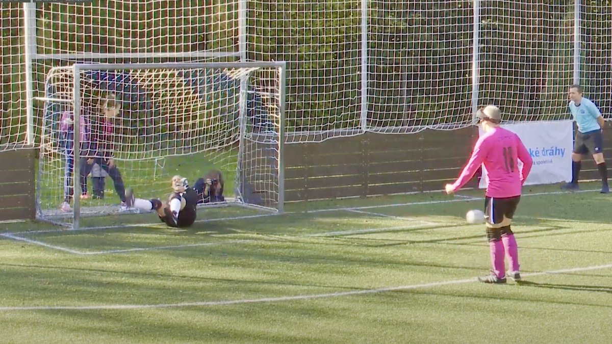 FCSP_BliFu's tweet image. Whoohoo!!!
Wir stehen im FINALE!
Nach hochüberlegenen, aber torlosen Spiel hält Svenja alle (!) penalties und Hippo´s Treffer entscheidet den spannenden Krimi.
Das Finale findet um 14 Uhr statt.
#fcsp #blindenfußball #international #bbfc2024