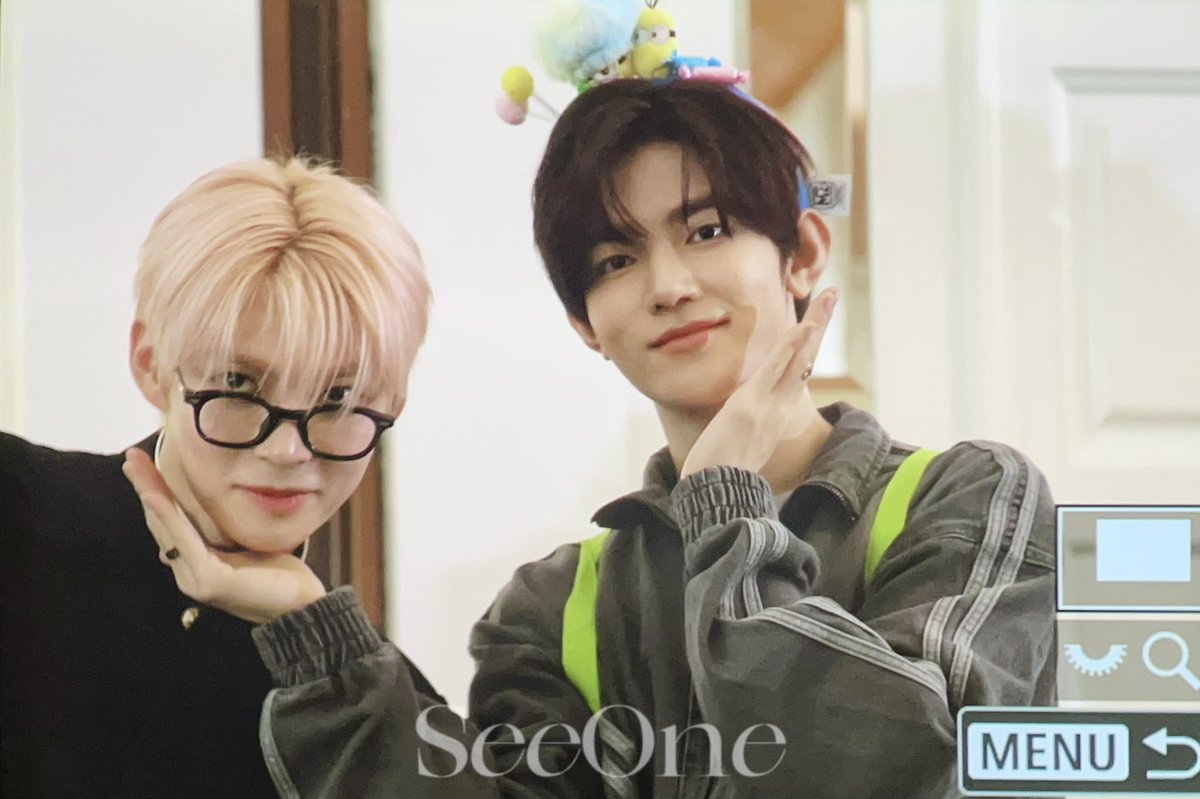 SeeOne1325's tweet photo. 240929  houseofkpop 팬싸

#장하오 #성한빈 #ZHANGHAO #SUNGHANBIN #하오빈 #ZB1 #ZEROBASEONE #제로베이스원 https://t.co/b2JRNZ5FrI