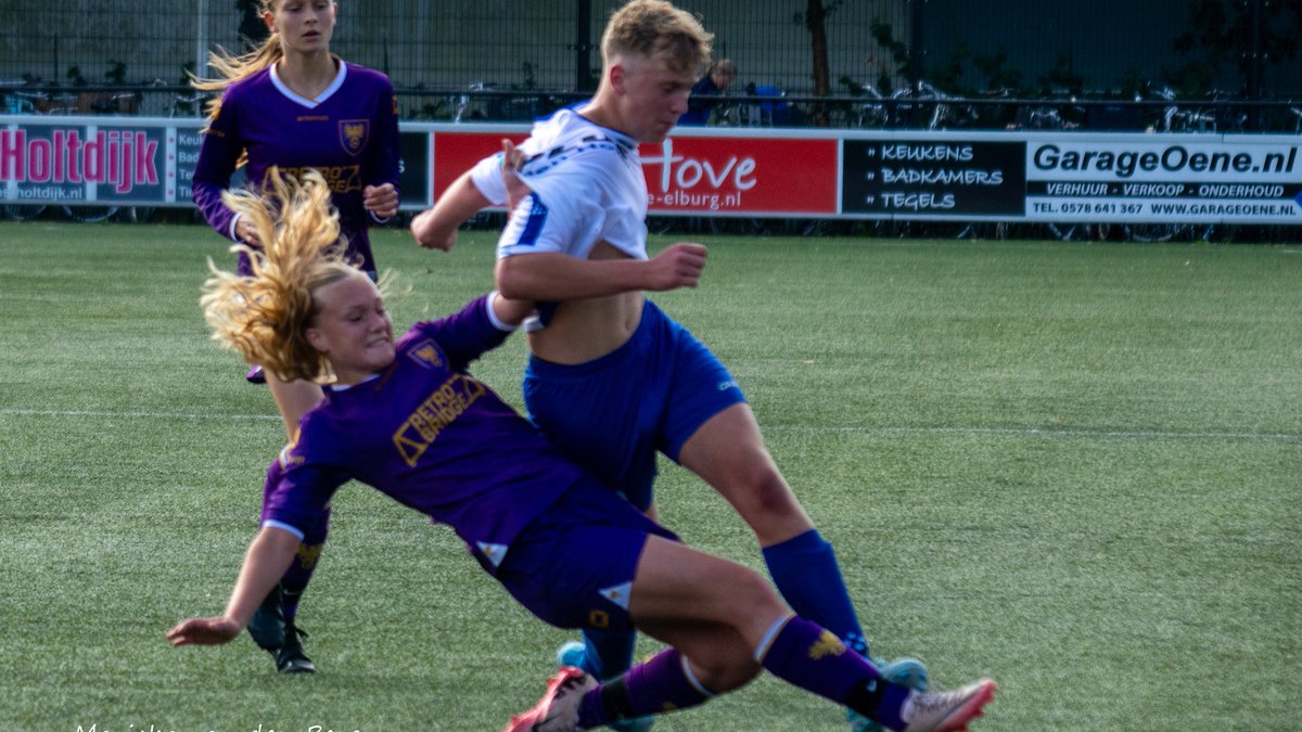 vvSEH's tweet photo. VERSLAG EN FOTO'S: SEH JO15-1 wint van meiden Go Ahead Eagles!

Lees en bekijk meer @ https://t.co/LrIbqN8Gx5

📸Mariska van den Berg
@kowetjeugd #trots #jeugdvoetbal #sehgae #wijzijnseh https://t.co/h1LdcdiHCl