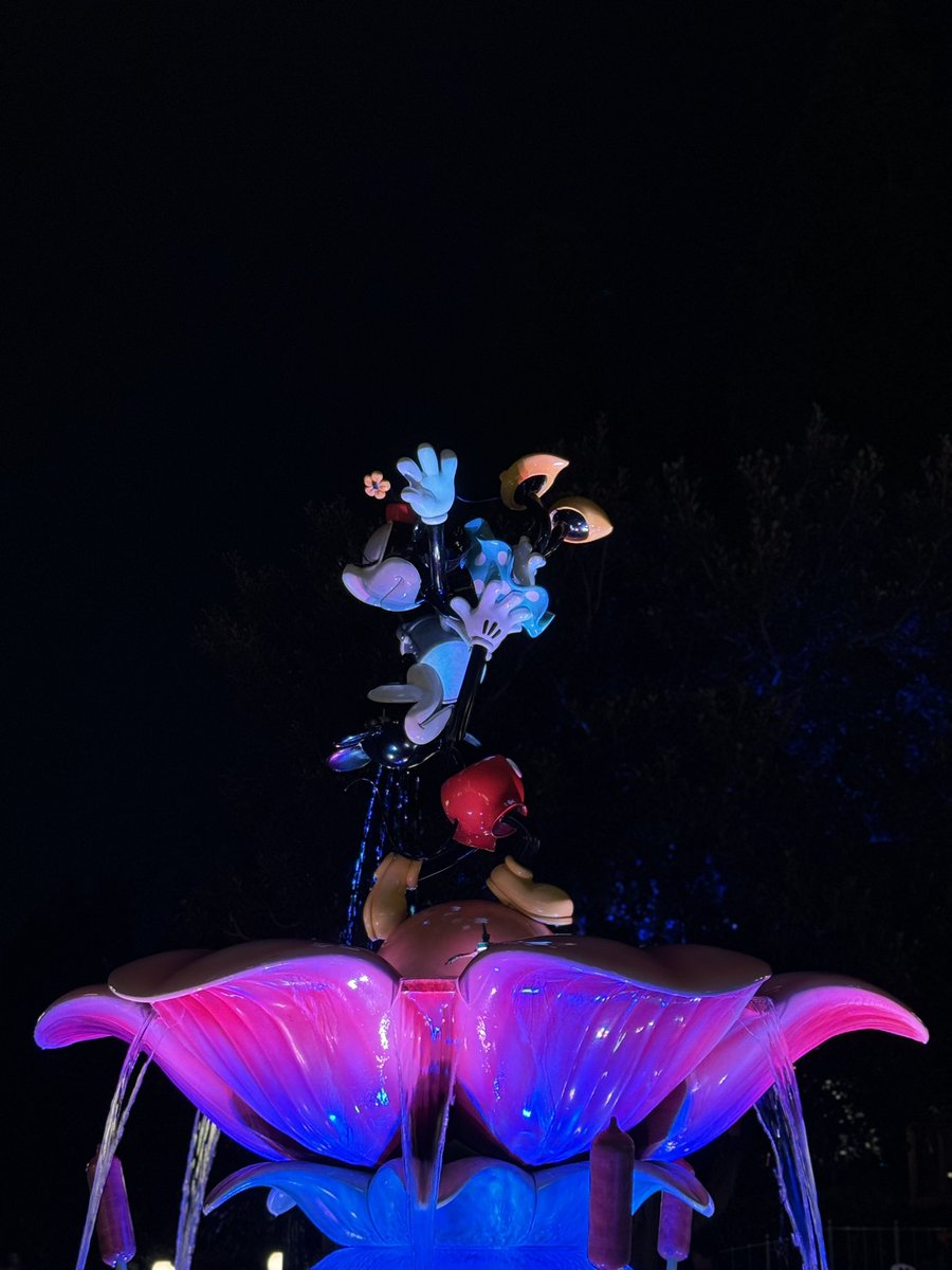 gonled's tweet photo. Back to our happy place. He truly knows how to brighten my day and make everything perfect! My forever soulmate🧡. #gonled #datenight #disneyland #mybestfriend https://t.co/SN5owk2P8D