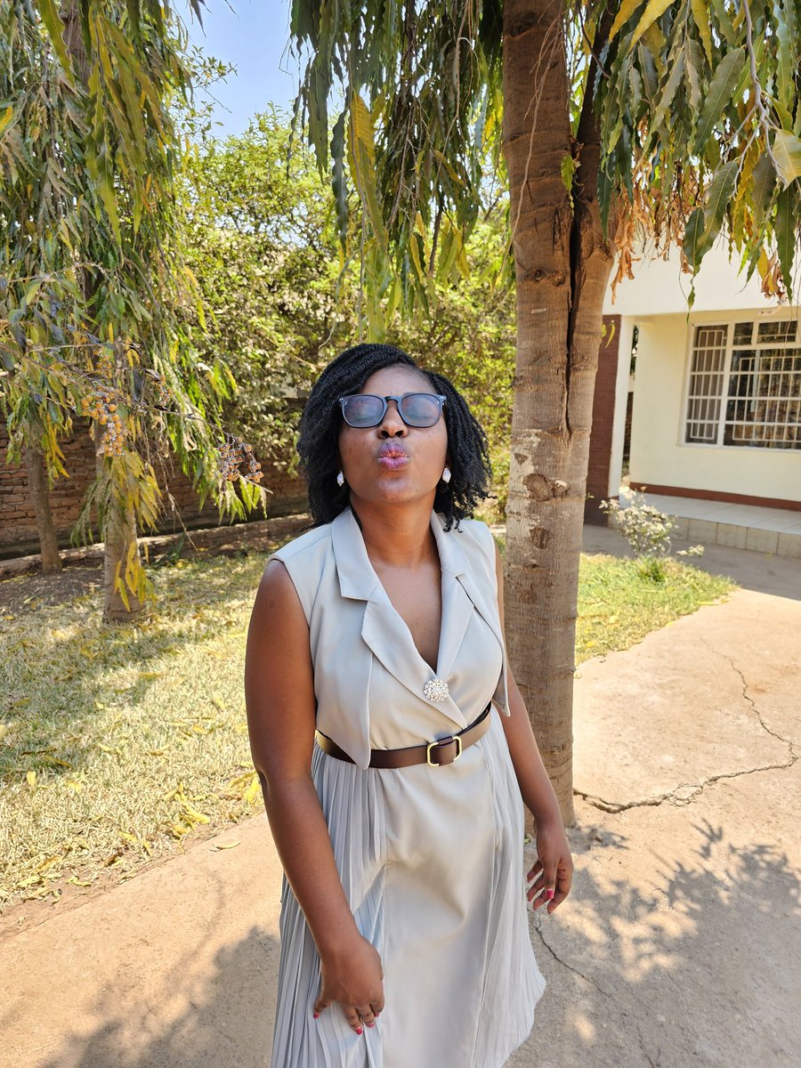 mwale_vee's tweet photo. Sometimes I schedule "me" time 
Sometimes it entails being indoors
But on days like these, it's about celebrating family and friends
I love it that way 🦋😍💙

#weddingguest #birthdaycelebration 
#Bengagirl #Ulisagirl https://t.co/tRZYcLsLIU
