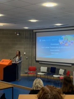Gaeilge i nDámh an Oideachais CMgS (@moidmic) on Twitter photo Caoimhe Nicholas ag labhairt faoi phróiseas Droichead- ábhar fíor-thábhachtach d’ONC. MMB, a Chaoimhe! <a href="/CaoimheNicholas/">Caoimhe Nicholas</a> <a href="/CoggOid/">COGG Oideachas</a> <a href="/Oide_Droichead/">Oide Droichead Induction</a> <a href="/rnimhullain/">RoisinNiMhullain</a> <a href="/toirdealbhach/">T. Ó Lionáird</a> <a href="/MICEducationFac/">Faculty of Education, Mary Immaculate College.</a> <a href="/nichlochasaigh/">Karen Ní Chlochasaigh</a> <a href="/tj_oceallaigh/">T.J. Ó Ceallaigh</a> Caoimhe Nicholas ag labhairt faoi phróiseas Droichead- ábhar fíor-thábhachtach d’ONC. MMB, a Chaoimhe! <a href="/CaoimheNicholas/">Caoimhe Nicholas</a> <a href="/CoggOid/">COGG Oideachas</a> <a href="/Oide_Droichead/">Oide Droichead Induction</a> <a href="/rnimhullain/">RoisinNiMhullain</a> <a href="/toirdealbhach/">T. Ó Lionáird</a> <a href="/MICEducationFac/">Faculty of Education, Mary Immaculate College.</a> <a href="/nichlochasaigh/">Karen Ní Chlochasaigh</a> <a href="/tj_oceallaigh/">T.J. Ó Ceallaigh</a>