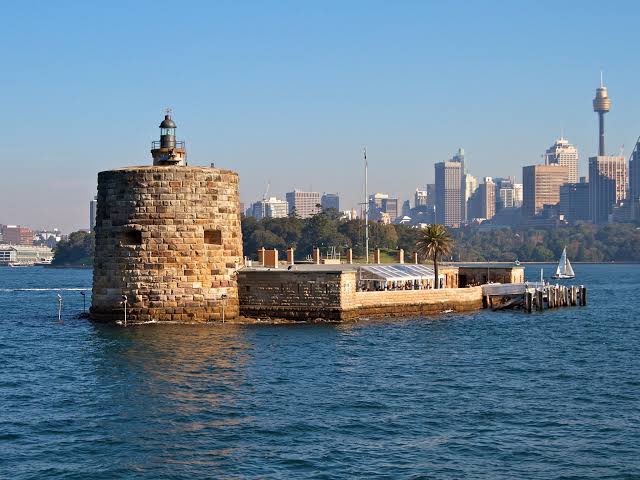 RichwoodsAus's tweet photo. @CartlandDavid @DIY_Tardis VERY interesting information and clear evidence of a stable sea level over a significant period of time. This fort has been in Sydney Harbour since 1841 - no change in sea level there either. #FortDenison https://t.co/T5xr8mQXWM