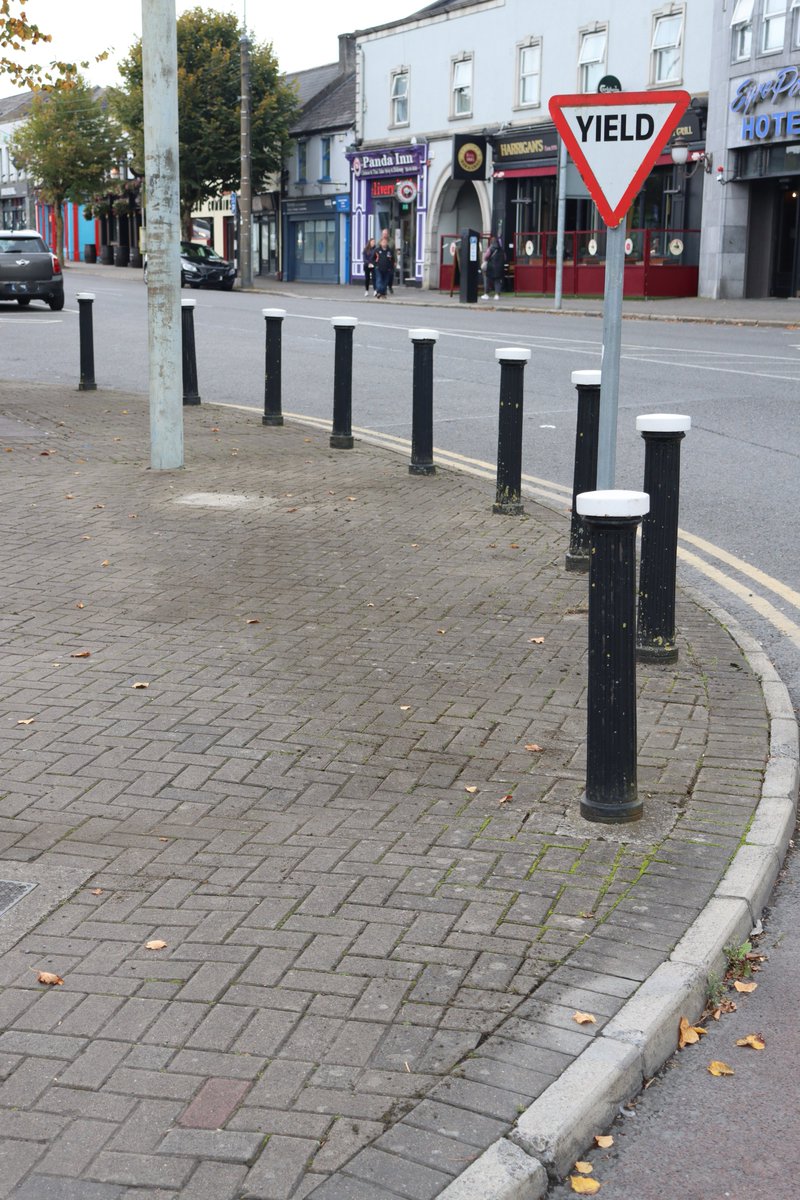 TTNewbridge's tweet image. Could #weeds be “managed” in a pesticide-free way?

YES!

In areas where it may be innapropriate to let weeds grow, weeding by hand with hoes, rakes, manual weeding brushes etc. works.

Mechanical brush systems can also be used.

#Herbicide free &amp;amp; less damage to #Biodiversity