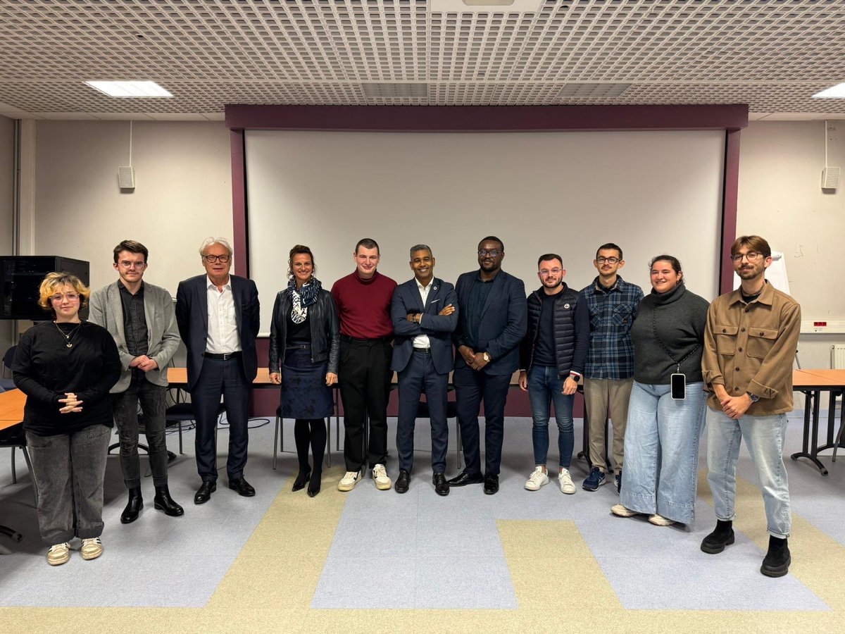 Les jeunes socialistes de Bourgogne-Franche-Comté (@jeunessocbfc) on Twitter photo A l’initiative des JS 🌹 de BFC nous avons réunis les deux principaux syndicats étudiants, <a href="/FEBIA_bourgogne/">FEBIA</a> <a href="/UnefBourgogne/">UNEF Bourgogne</a> de Bourgogne et les parlementaires <a href="/O_charretgodard/">Oceane Godard</a> et <a href="/pierrepribetich/">Pierre Pribetich</a> et élu•es socialistes de la Ville et Métropole de Dijon <a href="/DenisHameau/">Denis Hameau</a> . A l’initiative des JS 🌹 de BFC nous avons réunis les deux principaux syndicats étudiants, <a href="/FEBIA_bourgogne/">FEBIA</a> <a href="/UnefBourgogne/">UNEF Bourgogne</a> de Bourgogne et les parlementaires <a href="/O_charretgodard/">Oceane Godard</a> et <a href="/pierrepribetich/">Pierre Pribetich</a> et élu•es socialistes de la Ville et Métropole de Dijon <a href="/DenisHameau/">Denis Hameau</a> .
