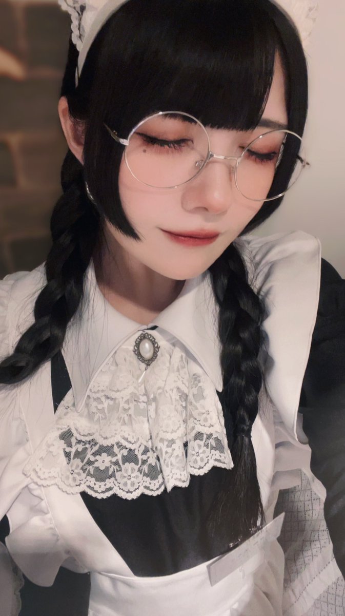 amgmaid's tweet photo. 🕊️0929
本日もご帰宅ありがとうございました🫶🏻遠征‼️ういろううれしーッ‼️好きを覚えてくれているの流石…🥳ビスキュイとパイ、おいしくいただきます😼メイド博出展の皆様も揃っており決起集会みたいになりましたね☺️、、来週楽しみ🎶久しぶりの丸眼鏡みつあみでした　また明日　#maid_blanq https://t.co/jkowLauV8i