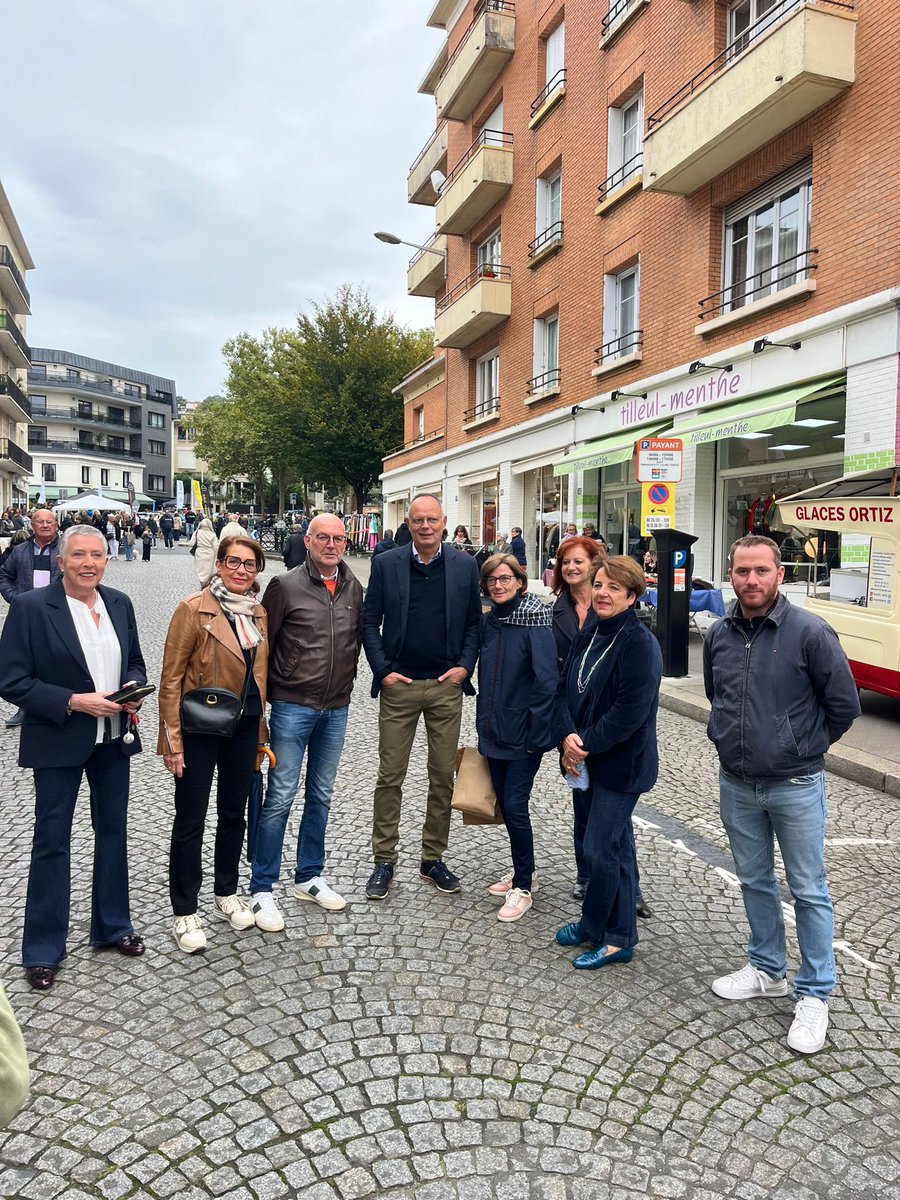 agnesfirmin's tweet photo. Rendez-vous incontournable de cette fin septembre, la journée St Vincent Piéton. Belle animation commerciale, bravo à l’association des commerçants pour leur dynamisme. https://t.co/0HcgJRIkWm